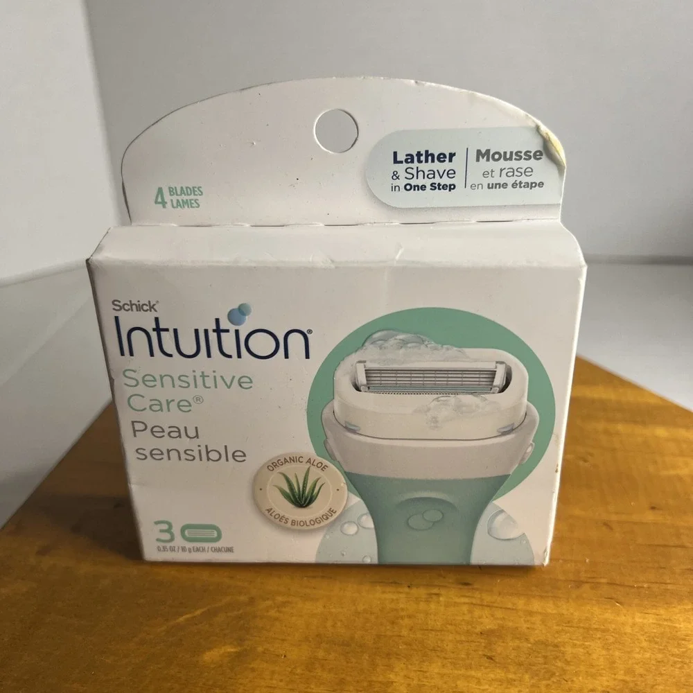 SCHICK INTUITION 3 PACK CARTRIDGE REFILLS SENSITIVE CARE (ALOE & VITAMIN E) - Picture 7 of 7